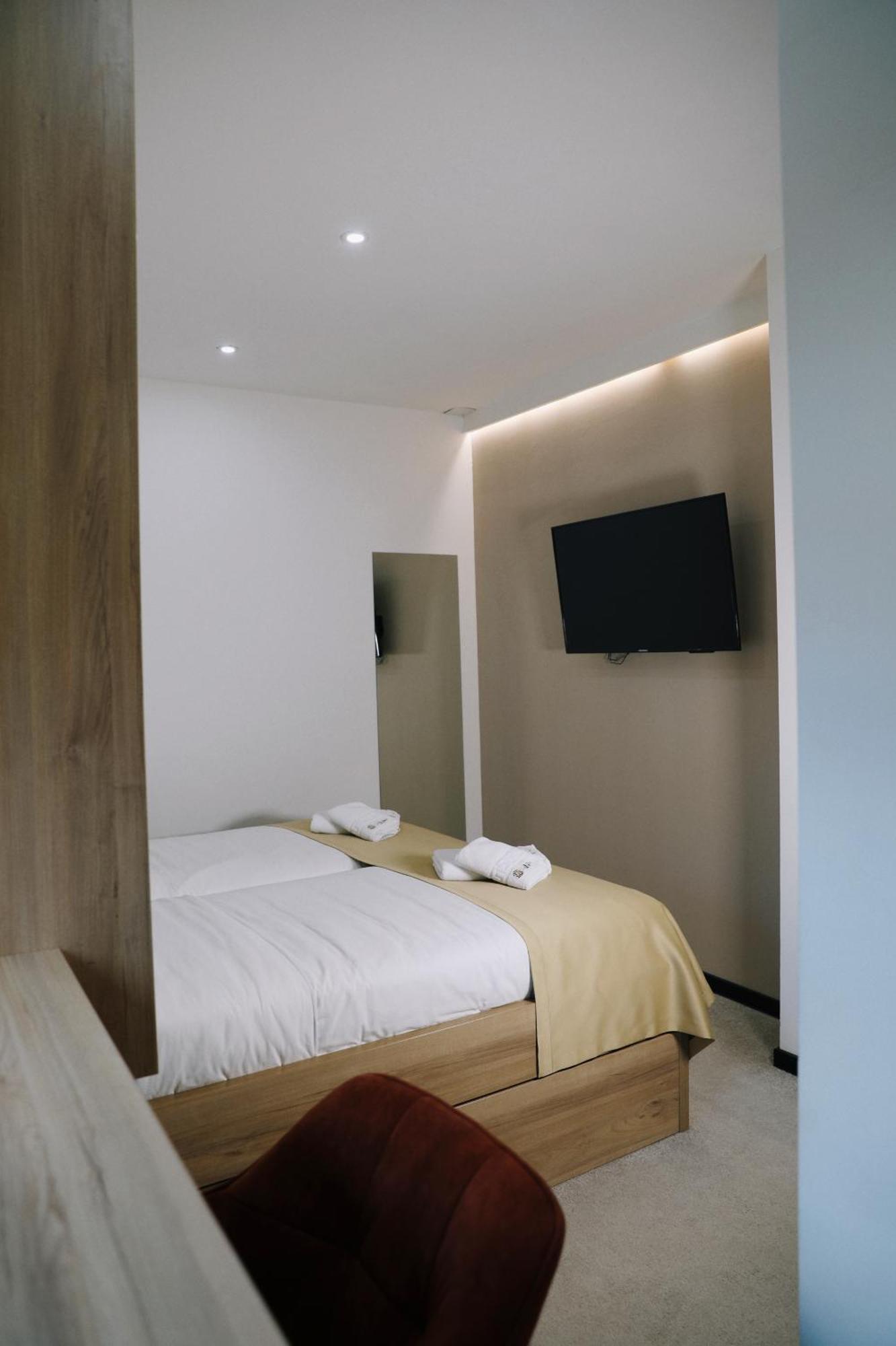 Sax-Win Hotel Pozega Quarto foto